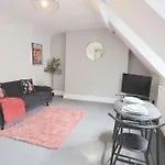 One Bedroom Flat In St Michael\'S Hill